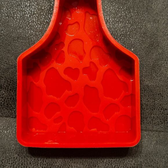 Dairy Cow Tag Silicone Freshie Mold – Red Apron Shape 🐄❤️ - Picture 2 of 4